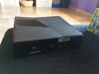 Xbox 360 Slim Negra con Mando y lote de juegos