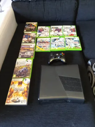 Xbox 360 Slim Negra con Mando y lote de juegos