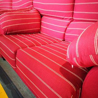 SOFA 2 PLAZAS RAYAS ROJO R3760073048054