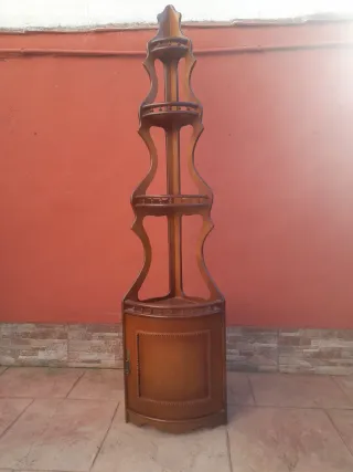 Angolo in legno con armadio