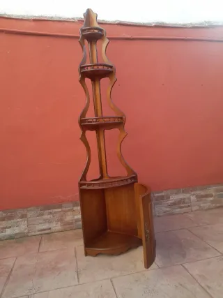 Angolo in legno con armadio