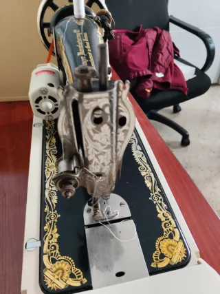 Máquina de coser Singer antigua