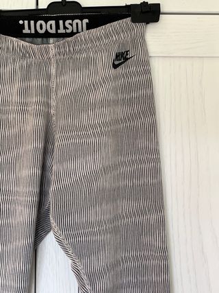 Mallas Nike grises con estampado