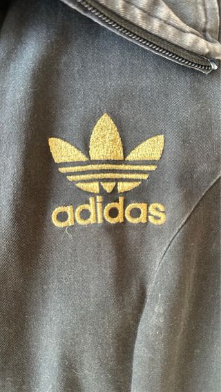 Chaqueta Adidas Negra y Dorada Talla S