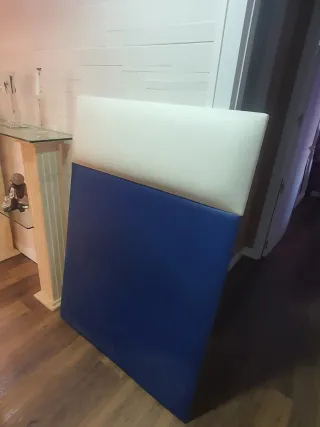 Cabecero de cama azul/blanco de la tienda BEDLAND