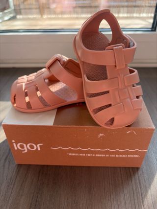 Sandalias Igor Talla 19 Rosa maquillaje