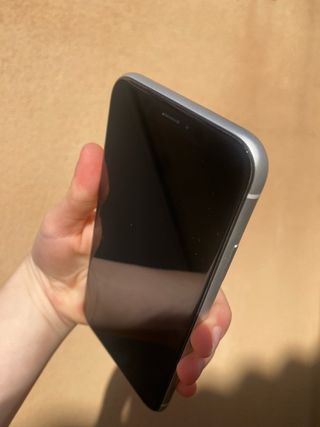 iPhone XR Blanco + Fundas