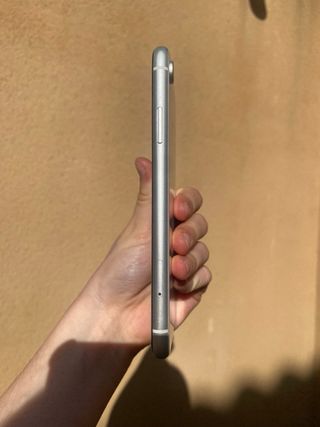 iPhone XR Blanco + Fundas