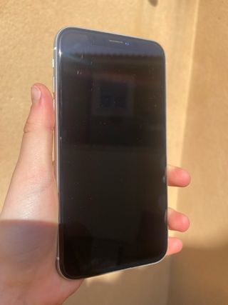 iPhone XR Blanco + Fundas