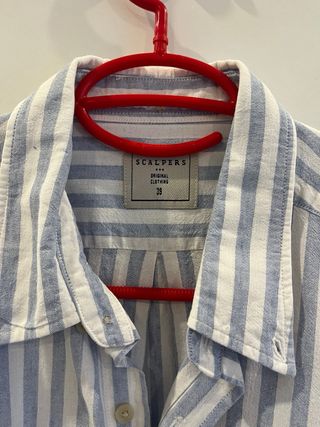 Camisa Scalpers rayas azul y blanca Talla M. Lino