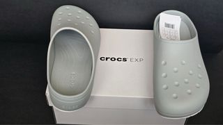 Zuecos Crocs Classic Quiet Clog Gris