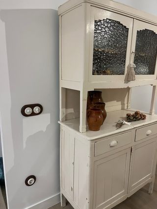 Alacena antigua de madera