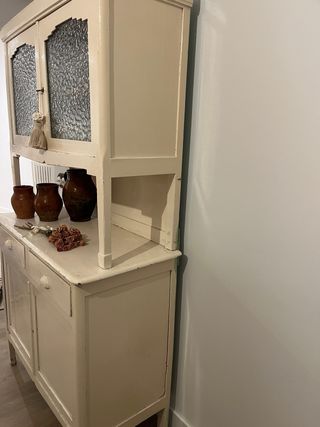 Alacena antigua de madera