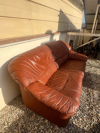 Divano in pelle marrone a 3 posti (o 2 molto larghi)