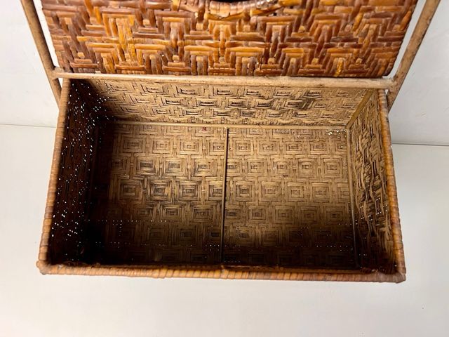 Cajonera Vintage de bambú y ratán