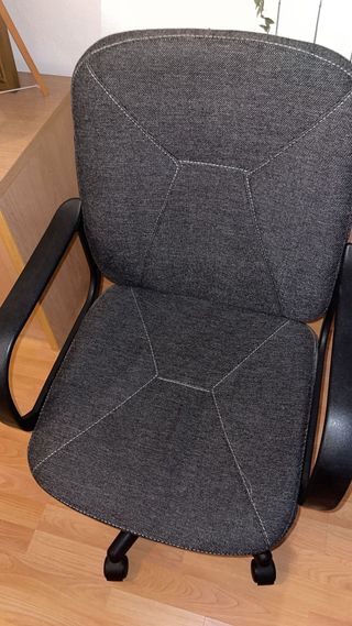 Silla de oficina gris