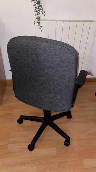 Silla de oficina gris