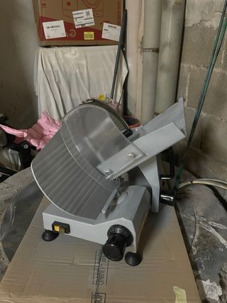 Cortadora Fiambre / embutidos Ravennah HBS-300A