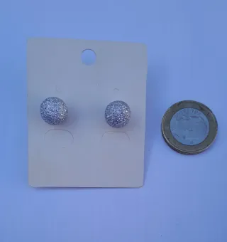 Pendientes de bola plateados