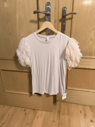 Camiseta beige con mangas de tul A ESTRENAR