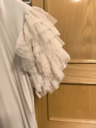 Camiseta beige con mangas de tul A ESTRENAR
