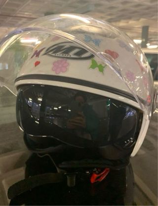 Casco Moto Jet Mujer con visera integrada.
