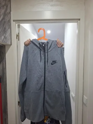 Chaqueta Nike Gris con Cremallera