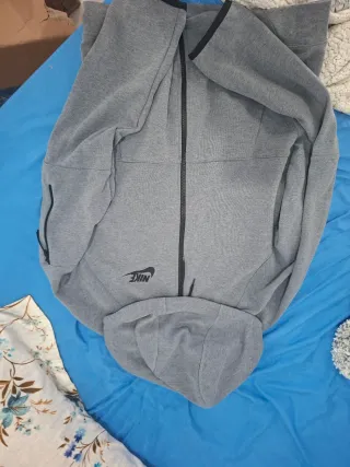 Chaqueta Nike Gris con Cremallera