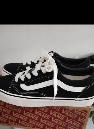 Zapatillas Vans Old Skool Negras y Blancas