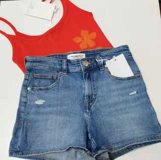 Lote Pull&Bear S Camiseta Roja y Shorts Vaqueros