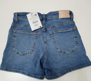 Lote Pull&Bear S Camiseta Roja y Shorts Vaqueros