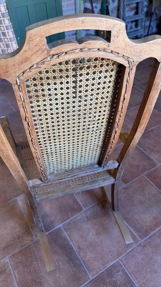 Mecedora antigua de madera