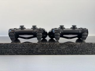 PS4 + 2 Mandos + Auriculares