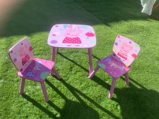 Mesa y 2 Sillas Infantiles Peppa Pig