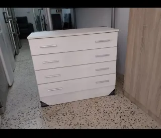 Cajoneras de madera en blanco y cerezo