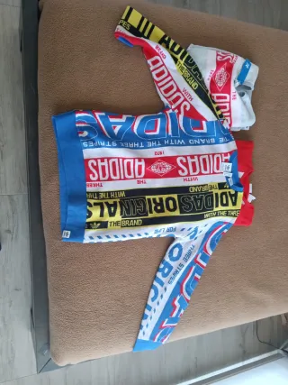 Conjunto 3 jerseys Adidas Navidad Friends & Family