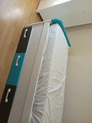 Cama nido juvenil blanca y turquesa