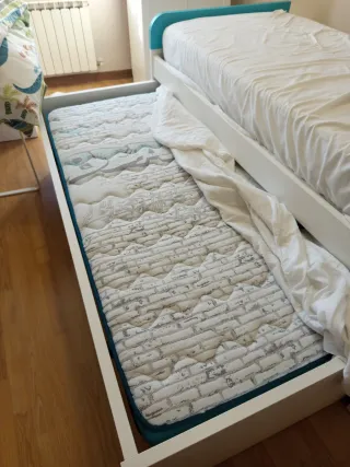 Cama nido juvenil blanca y turquesa