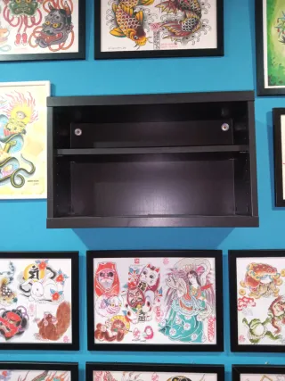 Estantería de pared madera negra