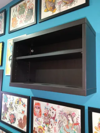 Estantería de pared madera negra