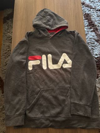 Sudadera Fila Gris con Logo Rojo y Blanco