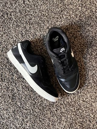 Zapatillas Nike SB Delta Force Negras y Blancas