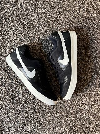 Zapatillas Nike SB Delta Force Negras y Blancas