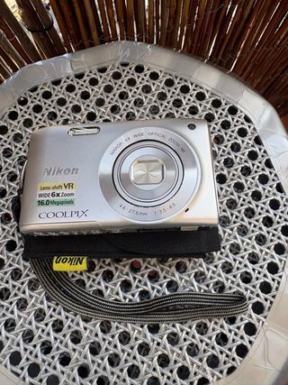 Cámara Nikon Coolpix Amarilla