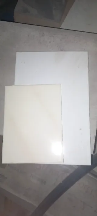 Baldosas blancas y crema