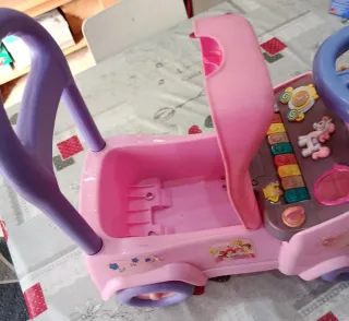 Correpasillos rosa con accesorios