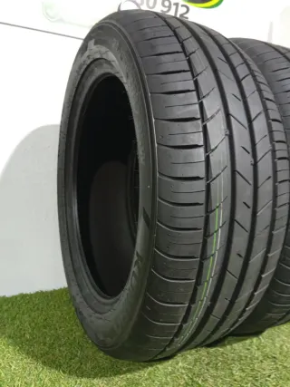 215 50 17 95W KUMHO ECSTA HS52