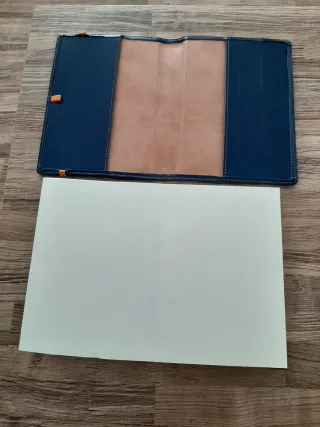 Taccuino a quadretti. Sovracopertina blu. Nuovo