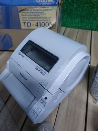 Stampante per etichette Brother TD-4100N (Diretta termica, 300 x 300 dpi, 92 Ipm, USB 2.0, Ethernet, 2 MB, 10,2 cm) Grigio