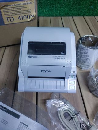 Stampante per etichette Brother TD-4100N (Diretta termica, 300 x 300 dpi, 92 Ipm, USB 2.0, Ethernet, 2 MB, 10,2 cm) Grigio